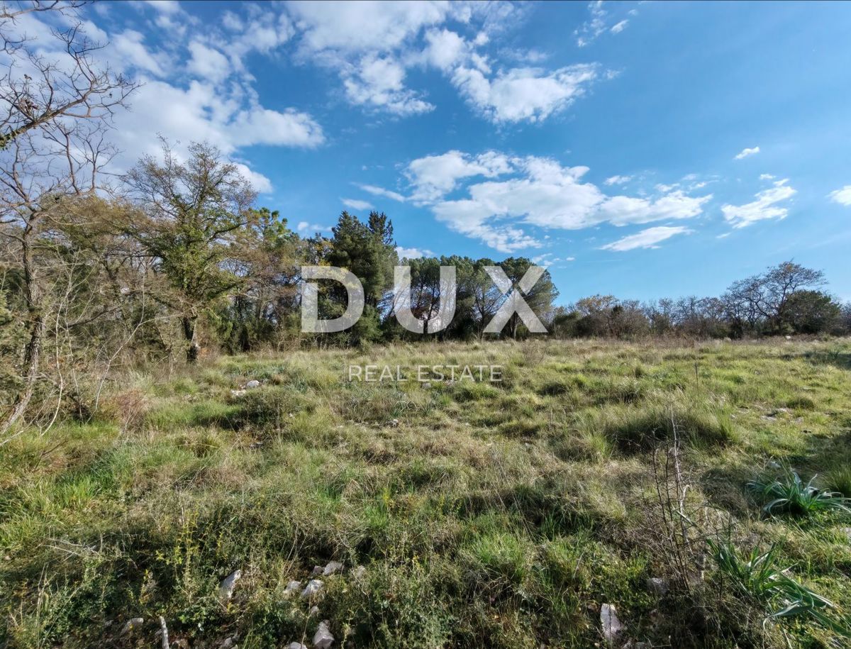 ZADAR, BRIŠEVO - Terreno edificabile in un tranquillo ambiente naturale! 698 m2! 85 €/m2!