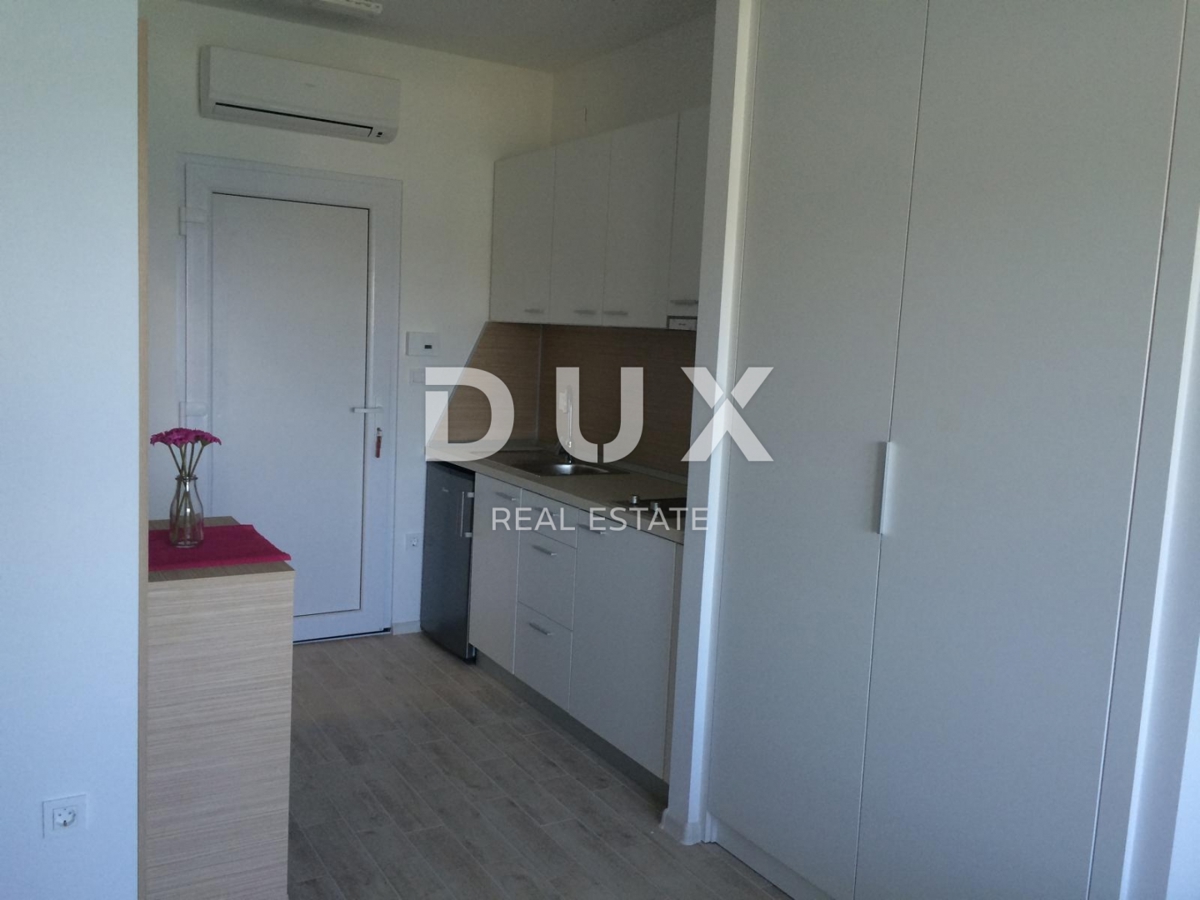 ISOLA DI RAB – proprietà unica in prima fila sul mare