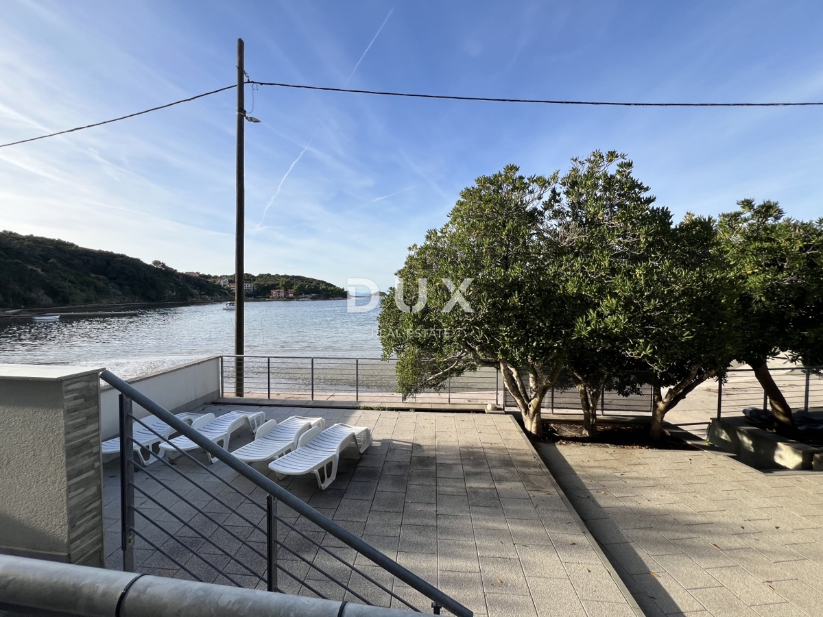 ISOLA DI RAB – proprietà unica in prima fila sul mare