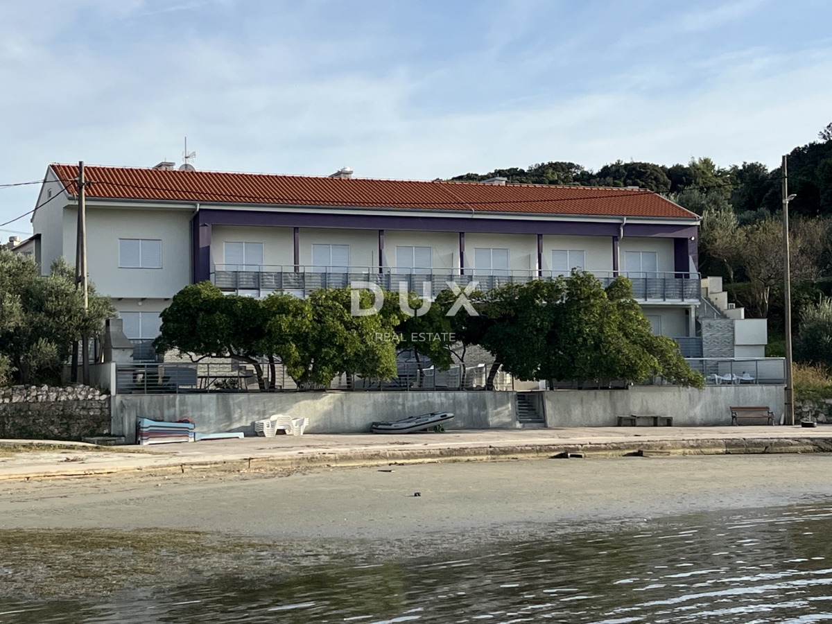 ISOLA DI RAB – proprietà unica in prima fila sul mare