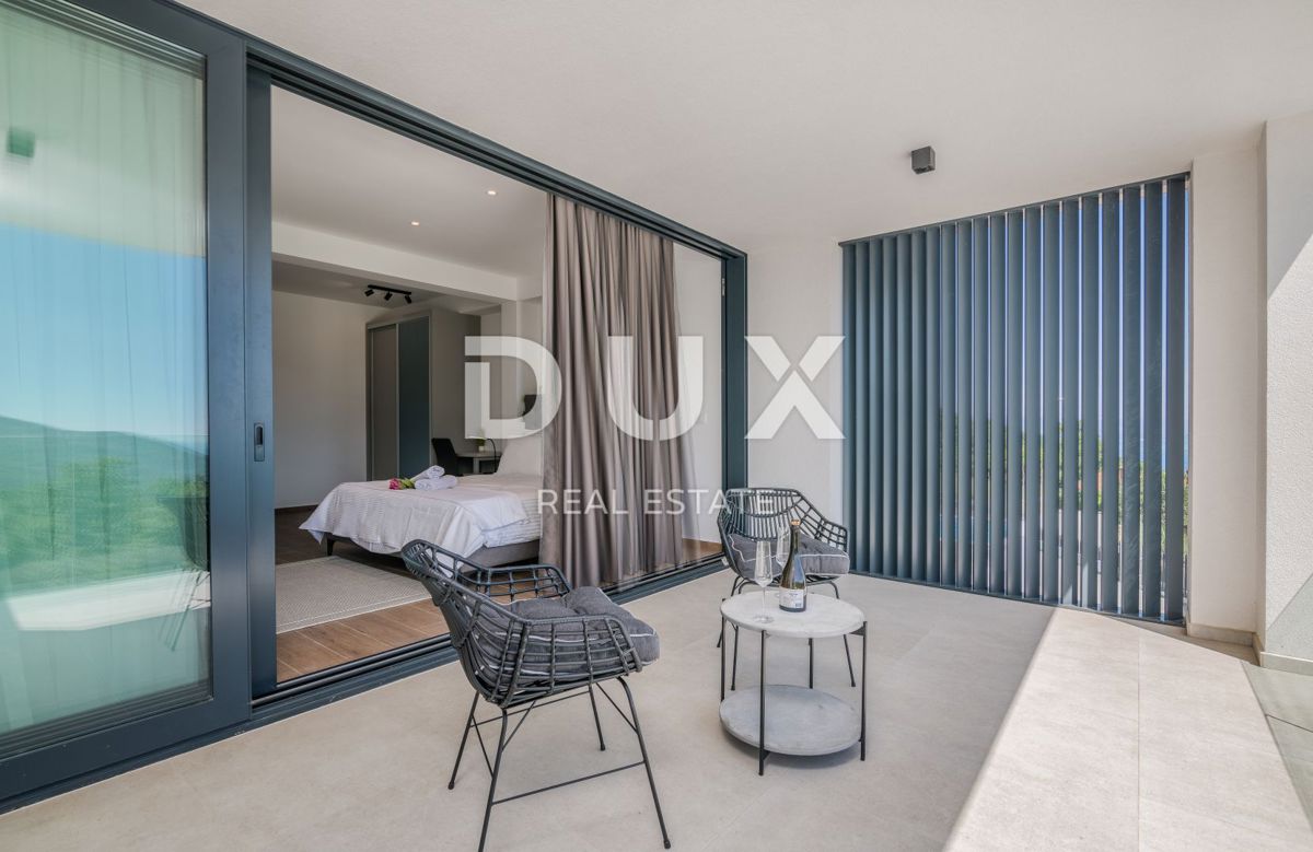 ABBAZIA – Moderna villa di lusso con due unità abitative e vista panoramica sul mare