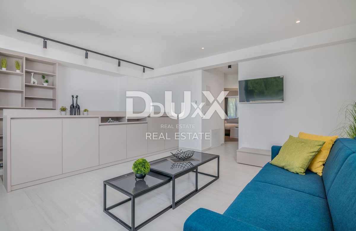 ABBAZIA – Moderna villa di lusso con due unità abitative e vista panoramica sul mare