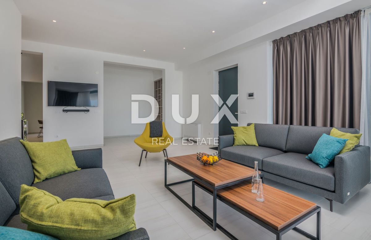 ABBAZIA – Moderna villa di lusso con due unità abitative e vista panoramica sul mare