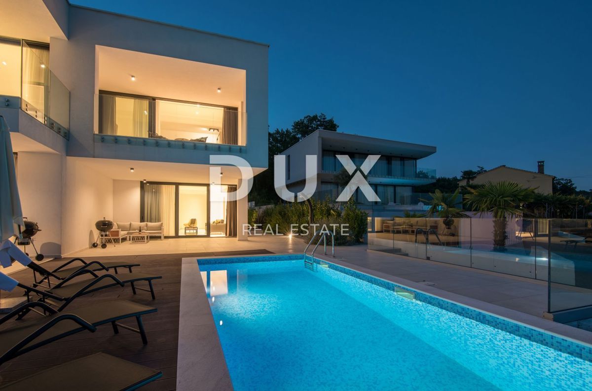 ABBAZIA – Moderna villa di lusso con due unità abitative e vista panoramica sul mare