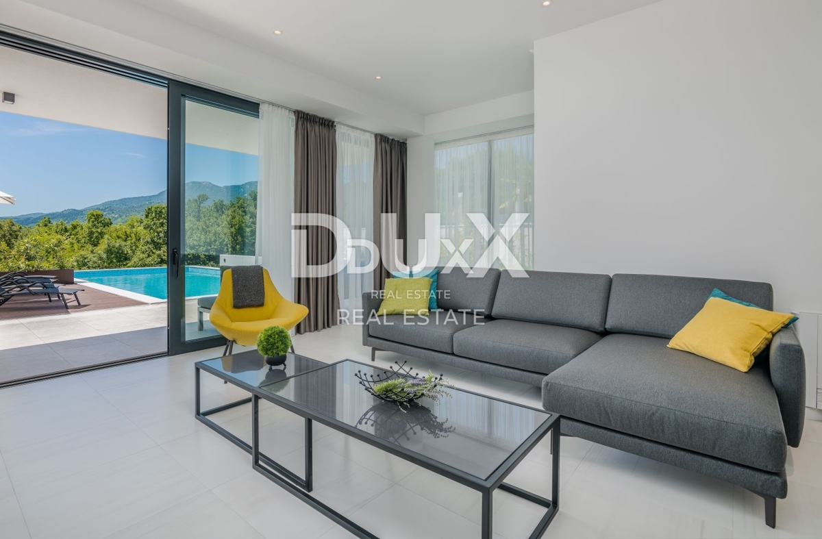 ABBAZIA – Moderna villa di lusso con due unità abitative e vista panoramica sul mare