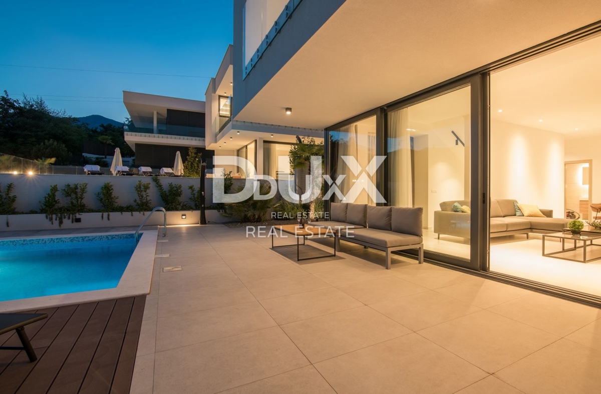 ABBAZIA – Moderna villa di lusso con due unità abitative e vista panoramica sul mare