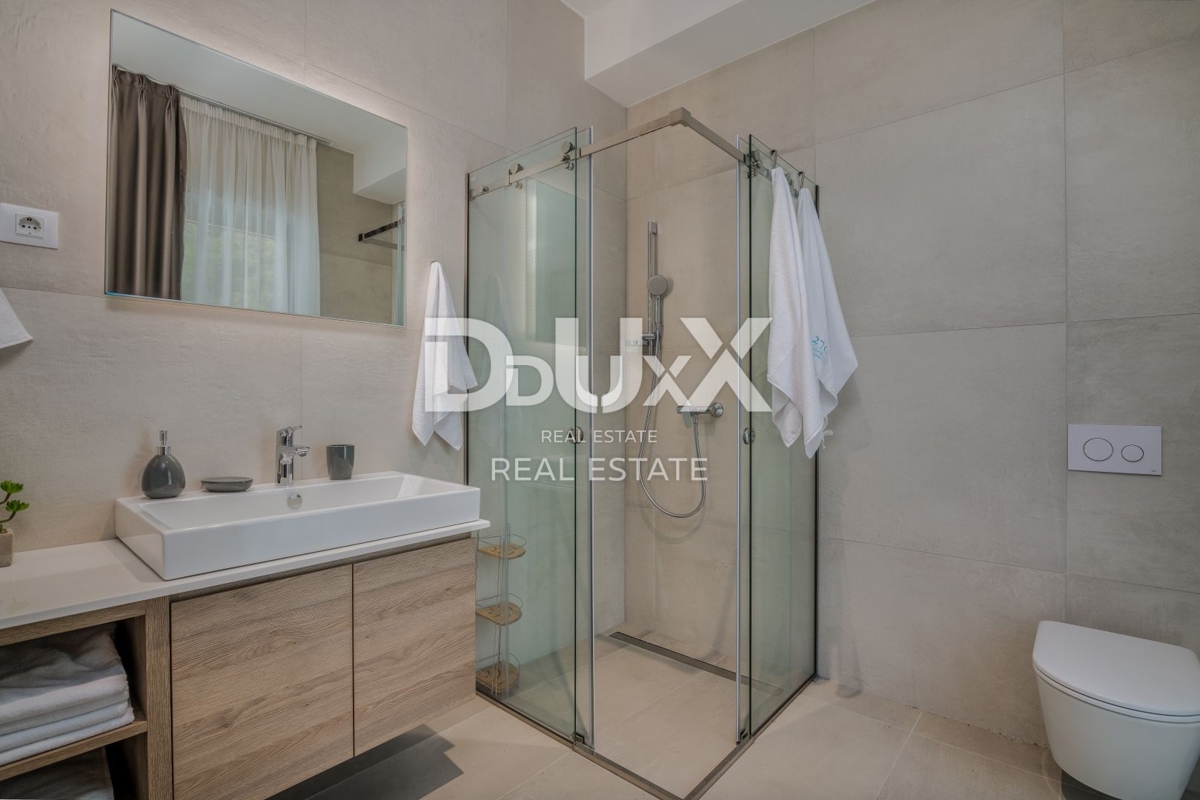 ABBAZIA – Moderna villa di lusso con due unità abitative e vista panoramica sul mare