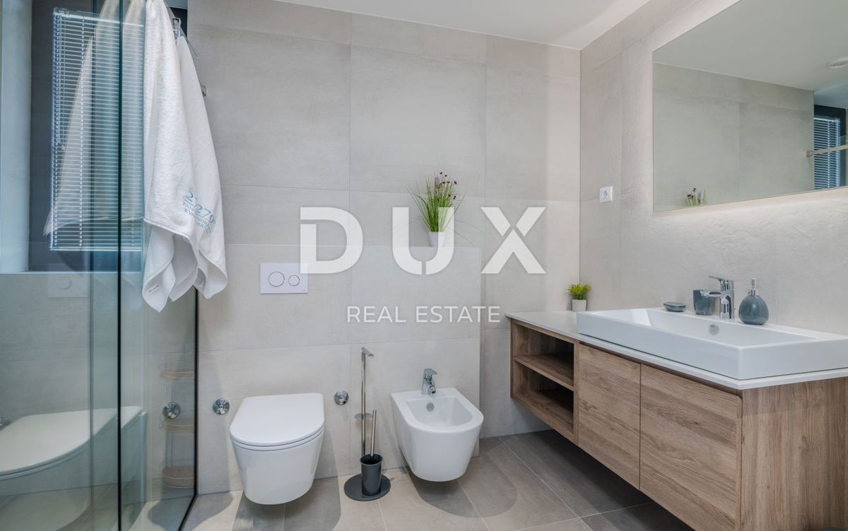 ABBAZIA – Moderna villa di lusso con due unità abitative e vista panoramica sul mare