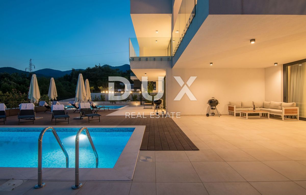 ABBAZIA – Moderna villa di lusso con due unità abitative e vista panoramica sul mare