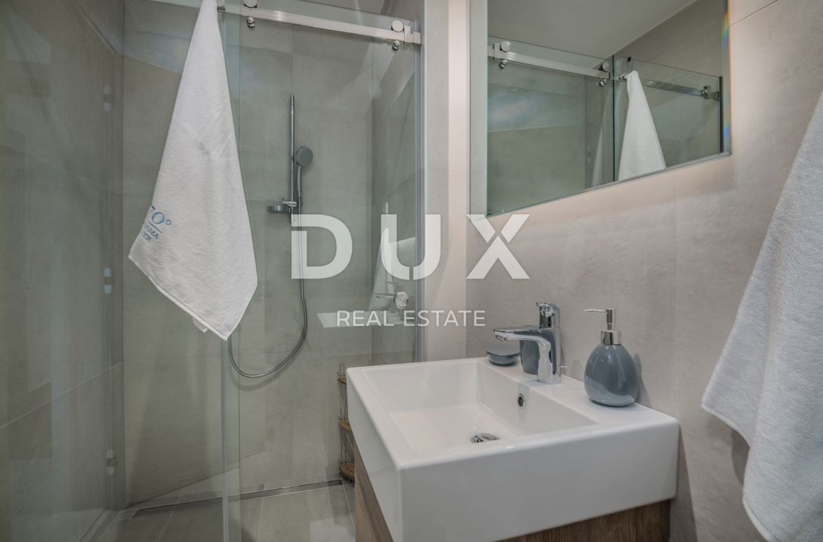 ABBAZIA – Moderna villa di lusso con due unità abitative e vista panoramica sul mare