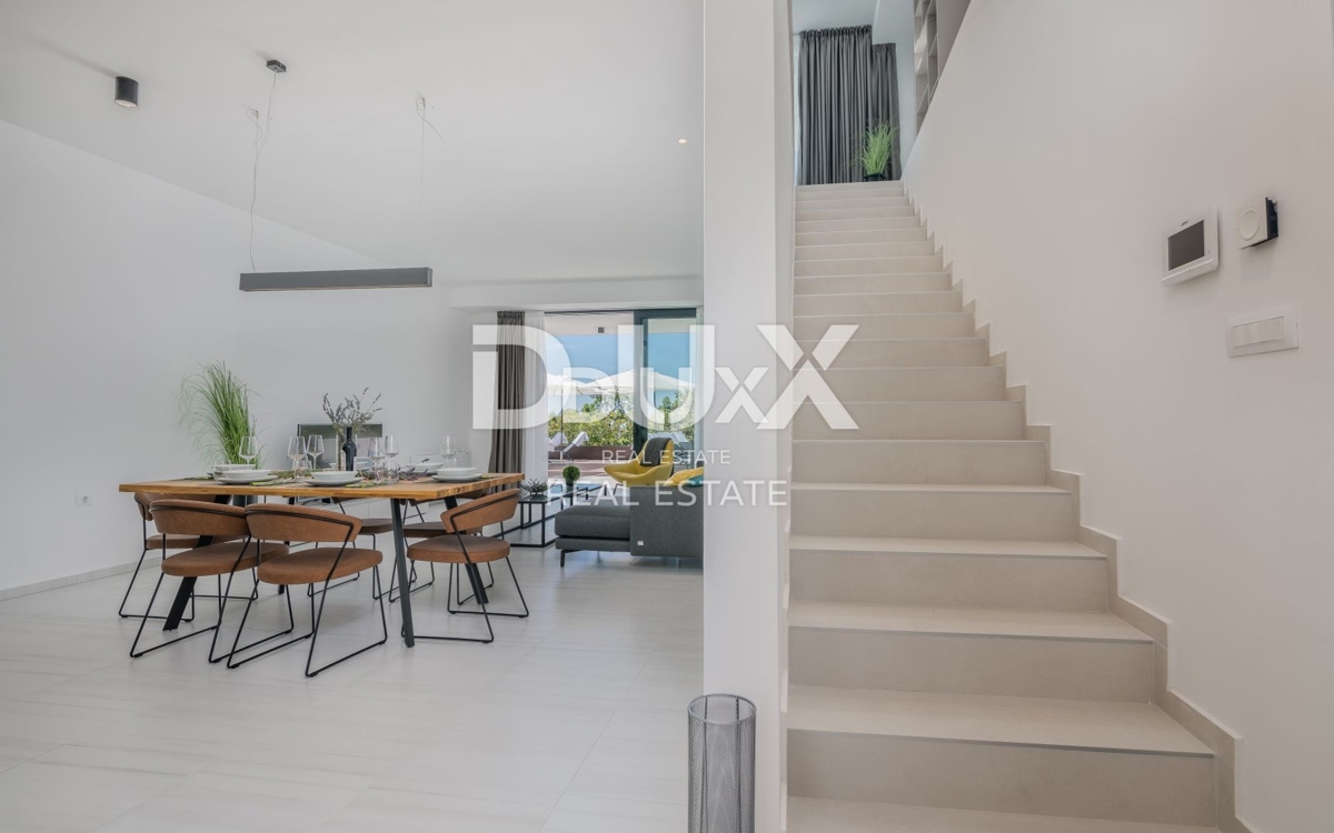 ABBAZIA – Moderna villa di lusso con due unità abitative e vista panoramica sul mare