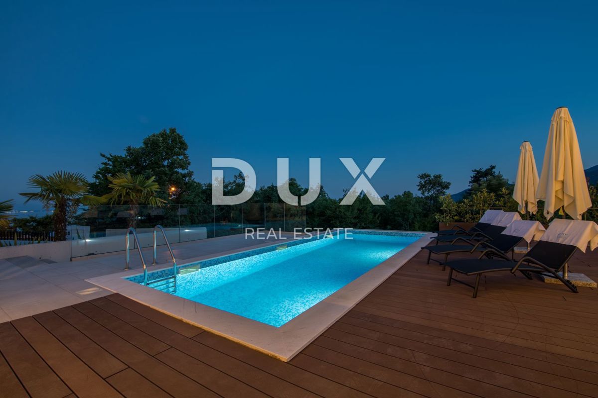 ABBAZIA – Moderna villa di lusso con due unità abitative e vista panoramica sul mare