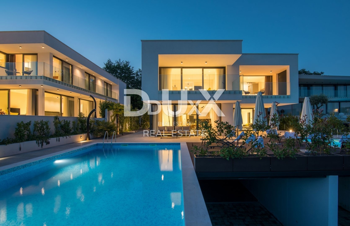 ABBAZIA – Moderna villa di lusso con due unità abitative e vista panoramica sul mare