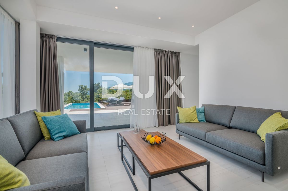 ABBAZIA – Moderna villa di lusso con due unità abitative e vista panoramica sul mare