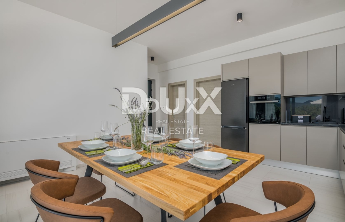 ABBAZIA – Moderna villa di lusso con due unità abitative e vista panoramica sul mare