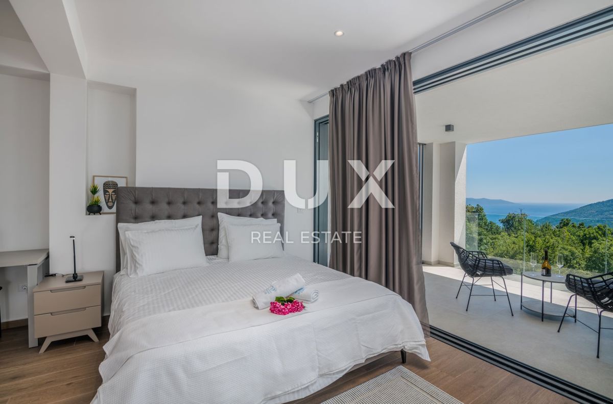 ABBAZIA – Moderna villa di lusso con due unità abitative e vista panoramica sul mare