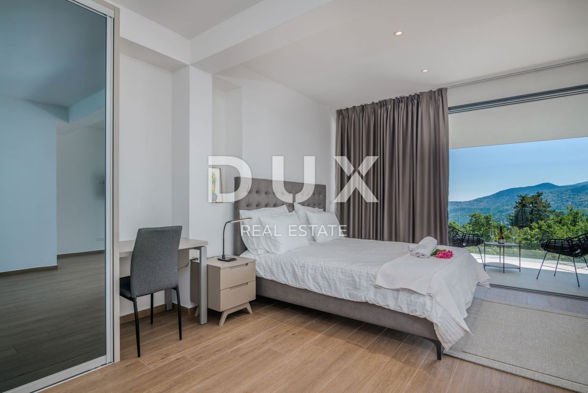 ABBAZIA – Moderna villa di lusso con due unità abitative e vista panoramica sul mare