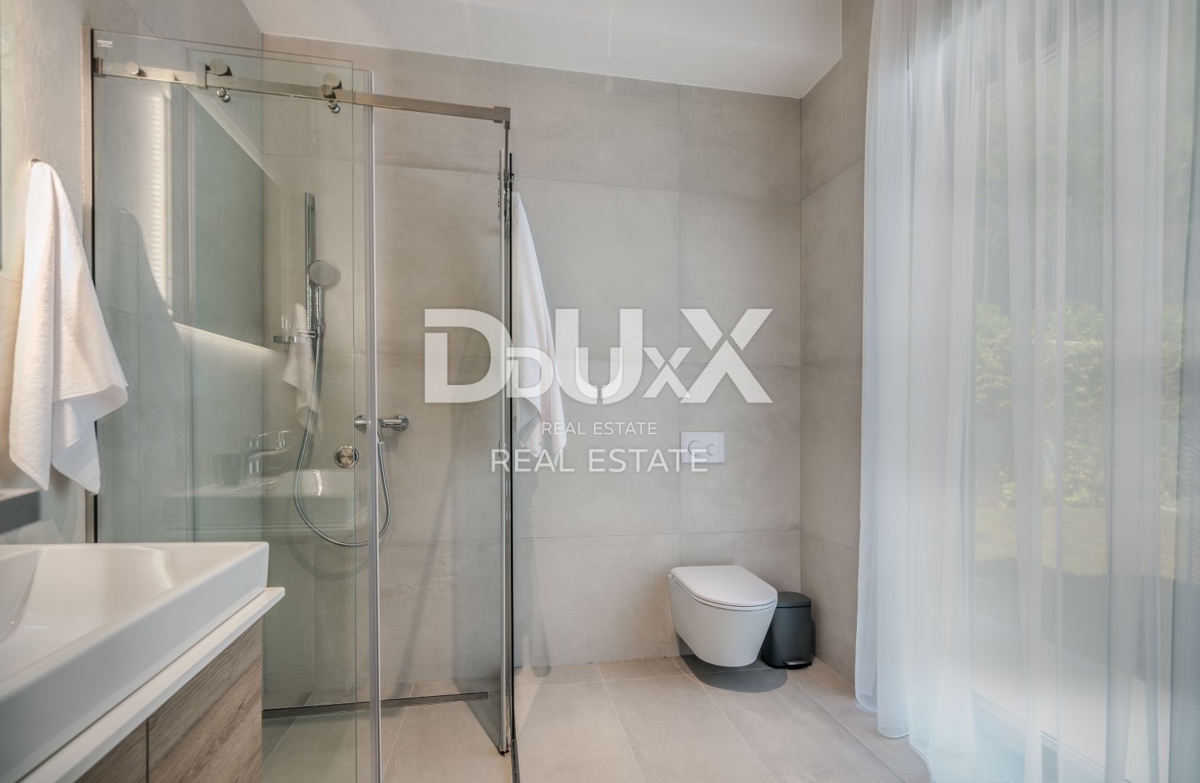 ABBAZIA – Moderna villa di lusso con due unità abitative e vista panoramica sul mare