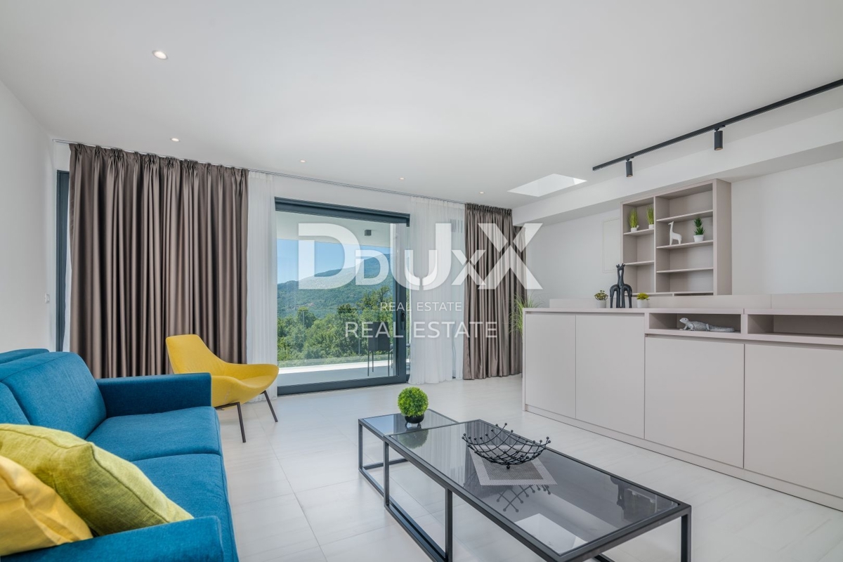 ABBAZIA – Moderna villa di lusso con due unità abitative e vista panoramica sul mare