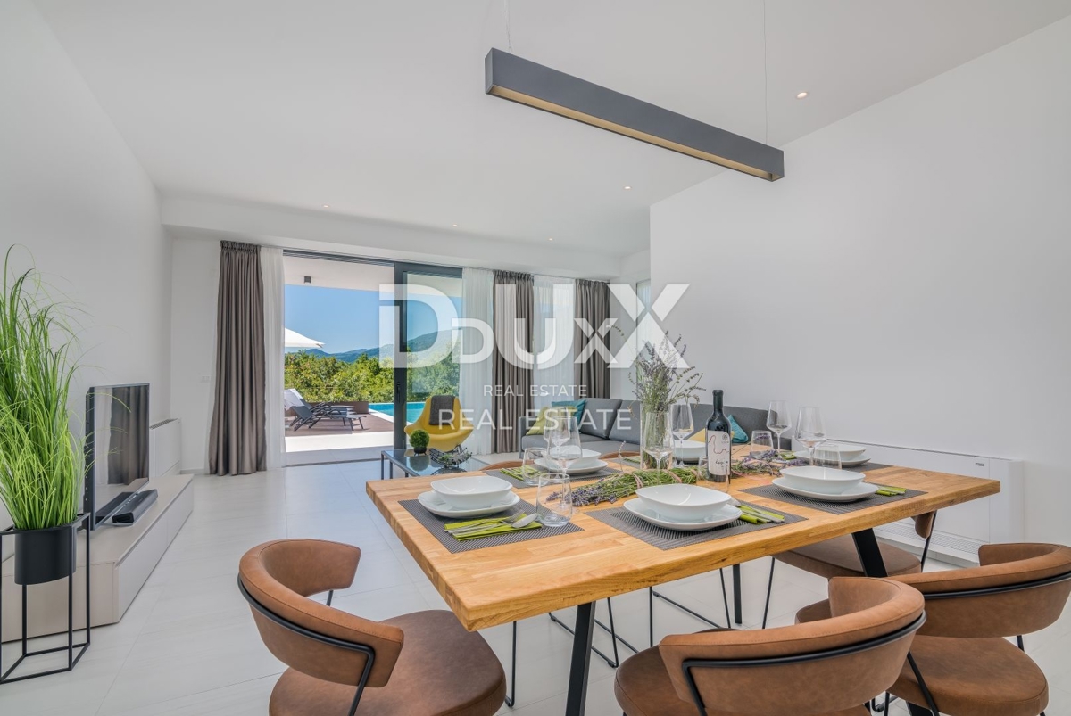 ABBAZIA – Moderna villa di lusso con due unità abitative e vista panoramica sul mare