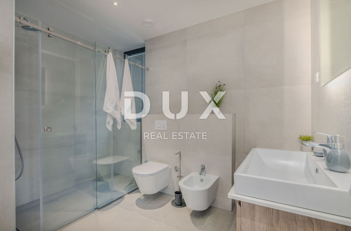 ABBAZIA – Moderna villa di lusso con due unità abitative e vista panoramica sul mare