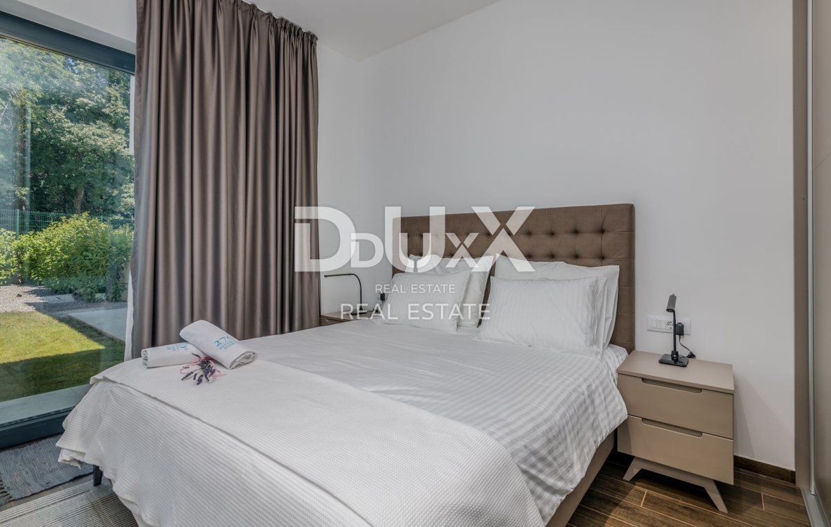 ABBAZIA – Moderna villa di lusso con due unità abitative e vista panoramica sul mare