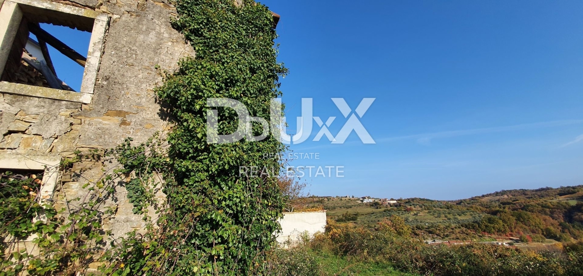 ISTRIA, MOMJAN – Autentico edificio in pietra con una splendida vista