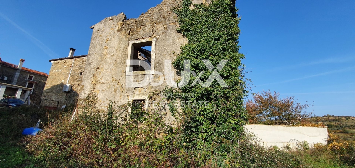 ISTRIA, MOMJAN – Autentico edificio in pietra con una splendida vista