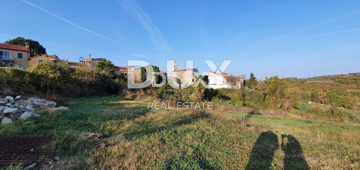 ISTRIA, MOMJAN – Autentico edificio in pietra con una splendida vista