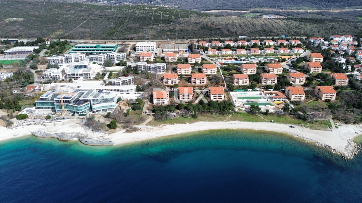 NOVI VINODOLSKI – Appartamento di 54 m² in un resort esclusivo, prima fila al mare con spiaggia privata