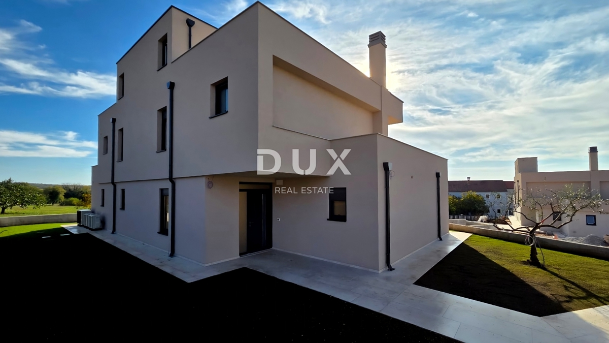 ISTRIA, PARENZO - Casa di alta qualità con piscina