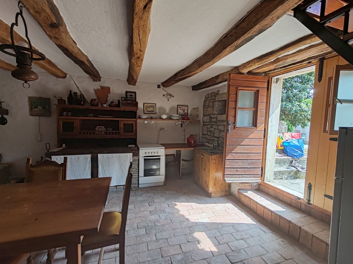 ISTRIA, MONTONA - Bellissima casa autentica con taverna