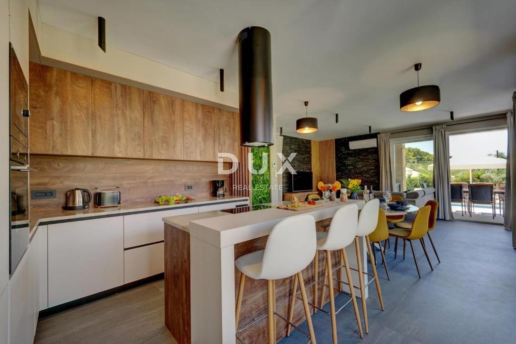 ISTRIA, POLA (dintorni) - Bellissima villa nuova e arredata nelle immediate vicinanze della città!