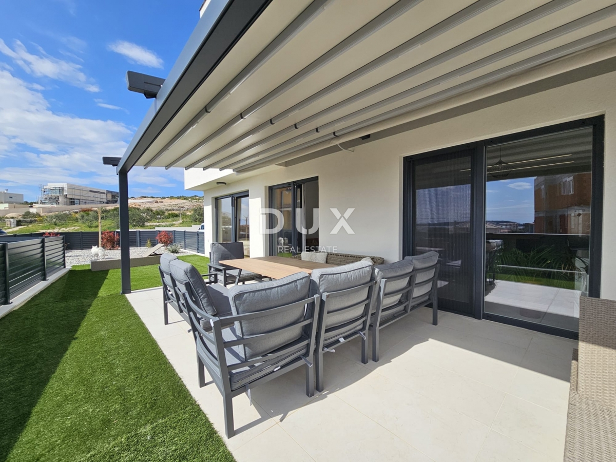 SEBENICO, BRODARICA - NUOVA COSTRUZIONE, Appartamento con tre camere da letto lussuosamente arredato al piano terra con cortile