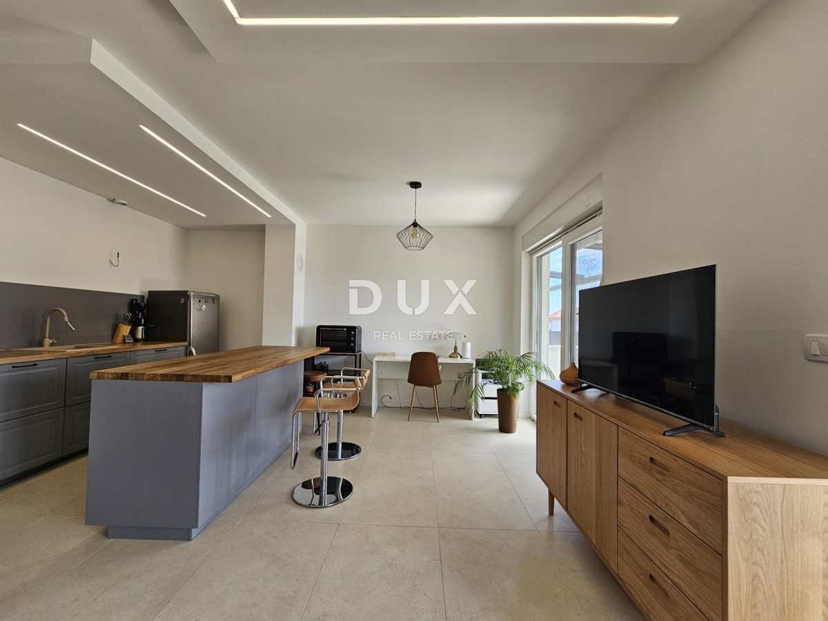 SEBENICO, BRODARICA - NUOVA COSTRUZIONE, Appartamento con tre camere da letto lussuosamente arredato al piano terra con cortile