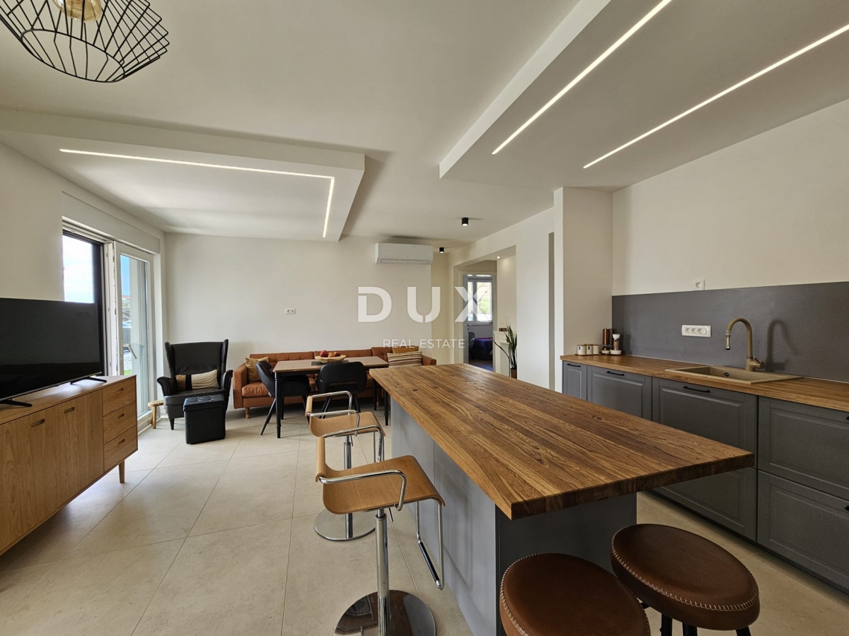 SEBENICO, BRODARICA - NUOVA COSTRUZIONE, Appartamento con tre camere da letto lussuosamente arredato al piano terra con cortile