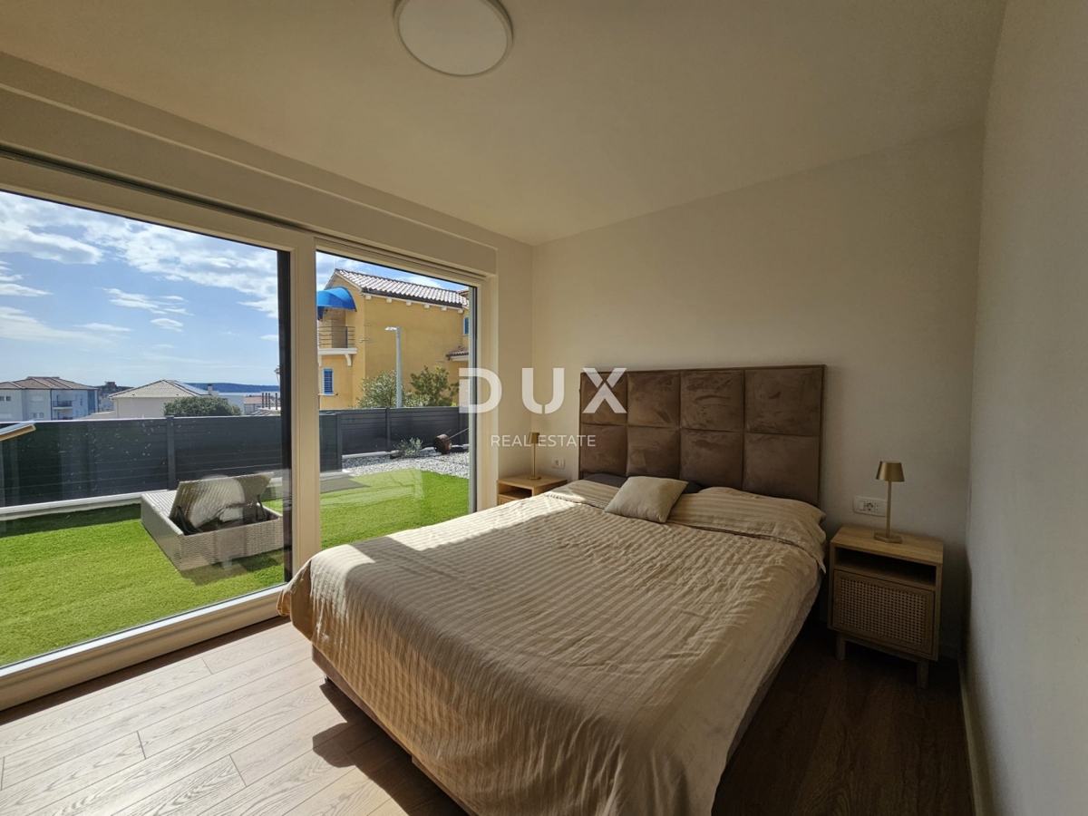 SEBENICO, BRODARICA - NUOVA COSTRUZIONE, Appartamento con tre camere da letto lussuosamente arredato al piano terra con cortile