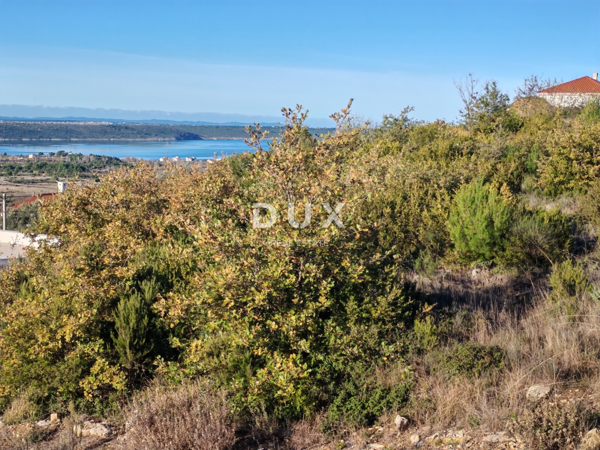ZADAR, PODVRŠJE - Terreno 500 m2 con vista mare in un ambiente tranquillo!