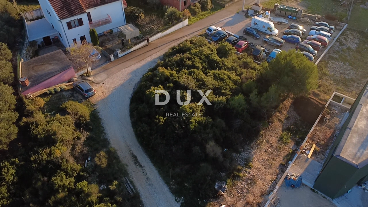 ZADAR, PLOČE - Terreno edificabile con vista mare per la costruzione di un edificio!