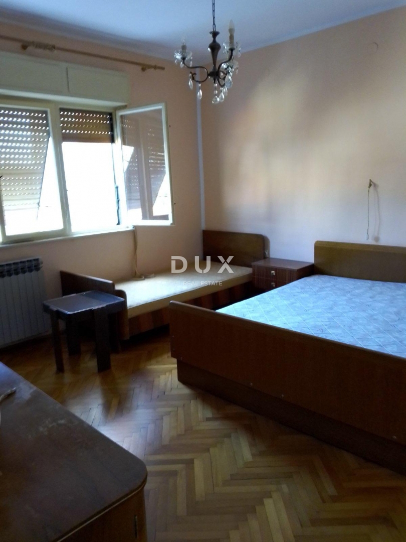 ISTRIA, RABAC - Appartamento da ristrutturare con vista mare, giardino e garage!