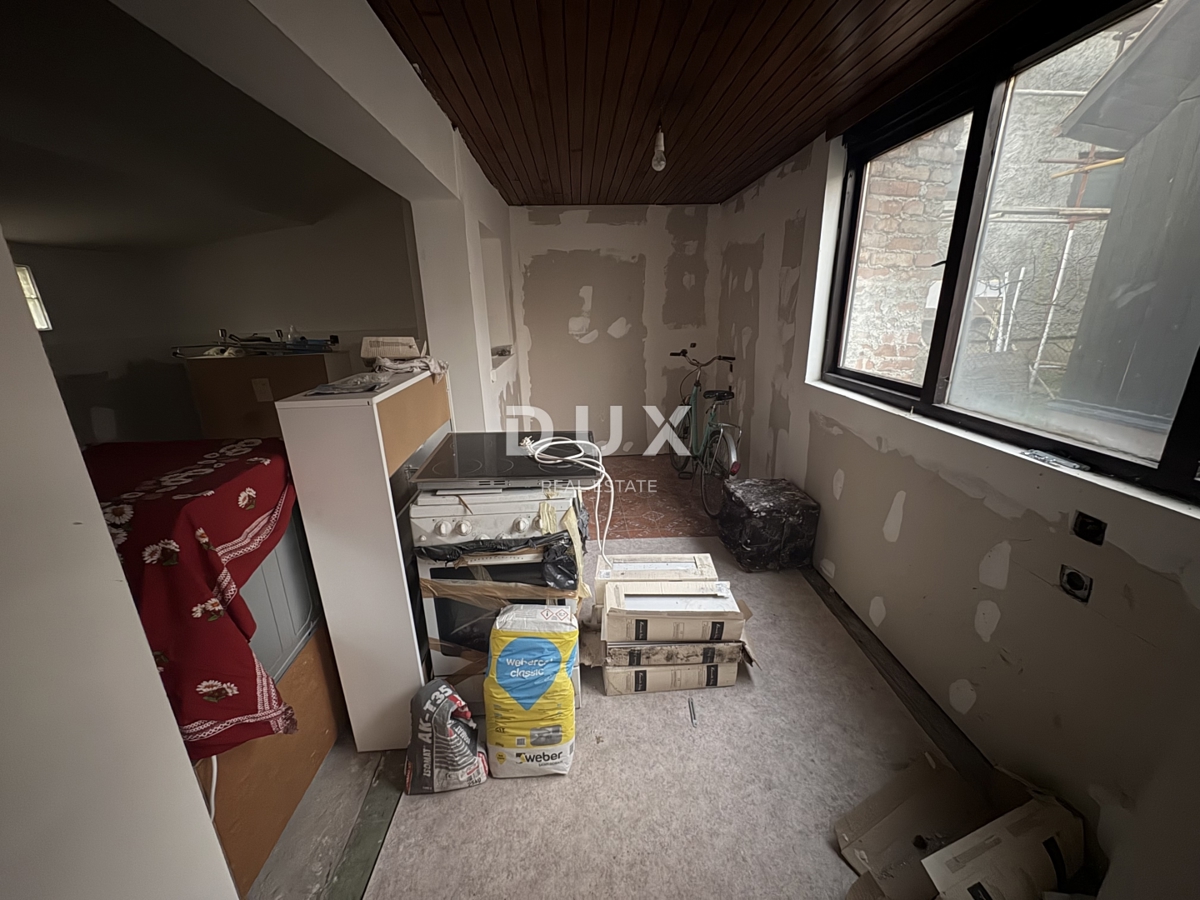 ZAGABRIA, DONJA DUBRAVA - Casa da ristrutturare con grande potenziale di investimento