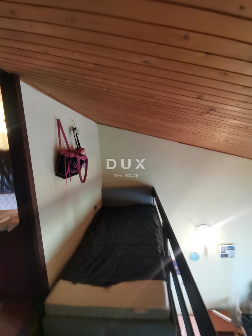 ISTRIA, ČERVAR PORAT - Appartamento duplex all'ultimo piano con vista mare!