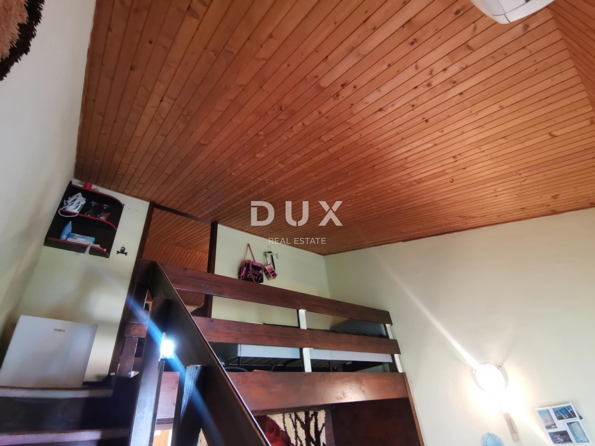 ISTRIA, ČERVAR PORAT - Appartamento duplex all'ultimo piano con vista mare!