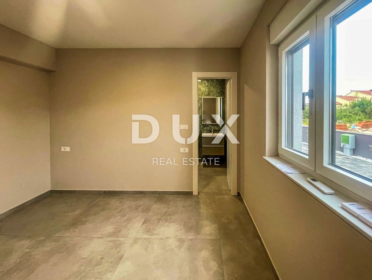 ZARA, PRIVLAKA - Appartamento con giardino in un nuovo edificio. VICINO AL MARE!