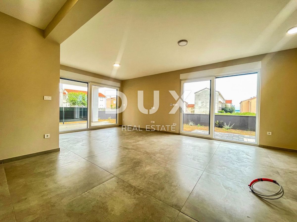 ZARA, PRIVLAKA - Appartamento con giardino in un nuovo edificio. VICINO AL MARE!