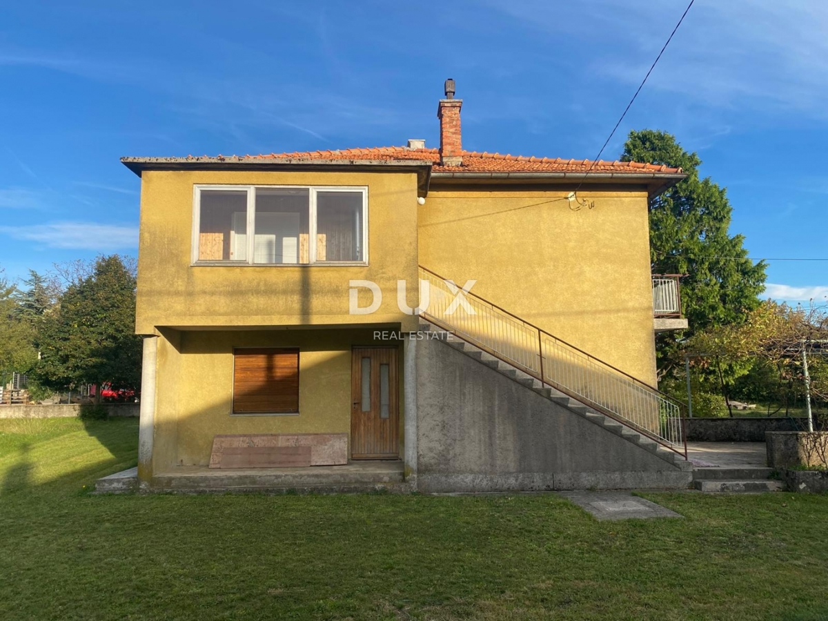 RIJEKA, DRAŽICE, CENTRO - casa indipendente con due appartamenti separati in ottima posizione + 2.200 m2 di TERRENO EDIFICABILE! OCCASIONE!