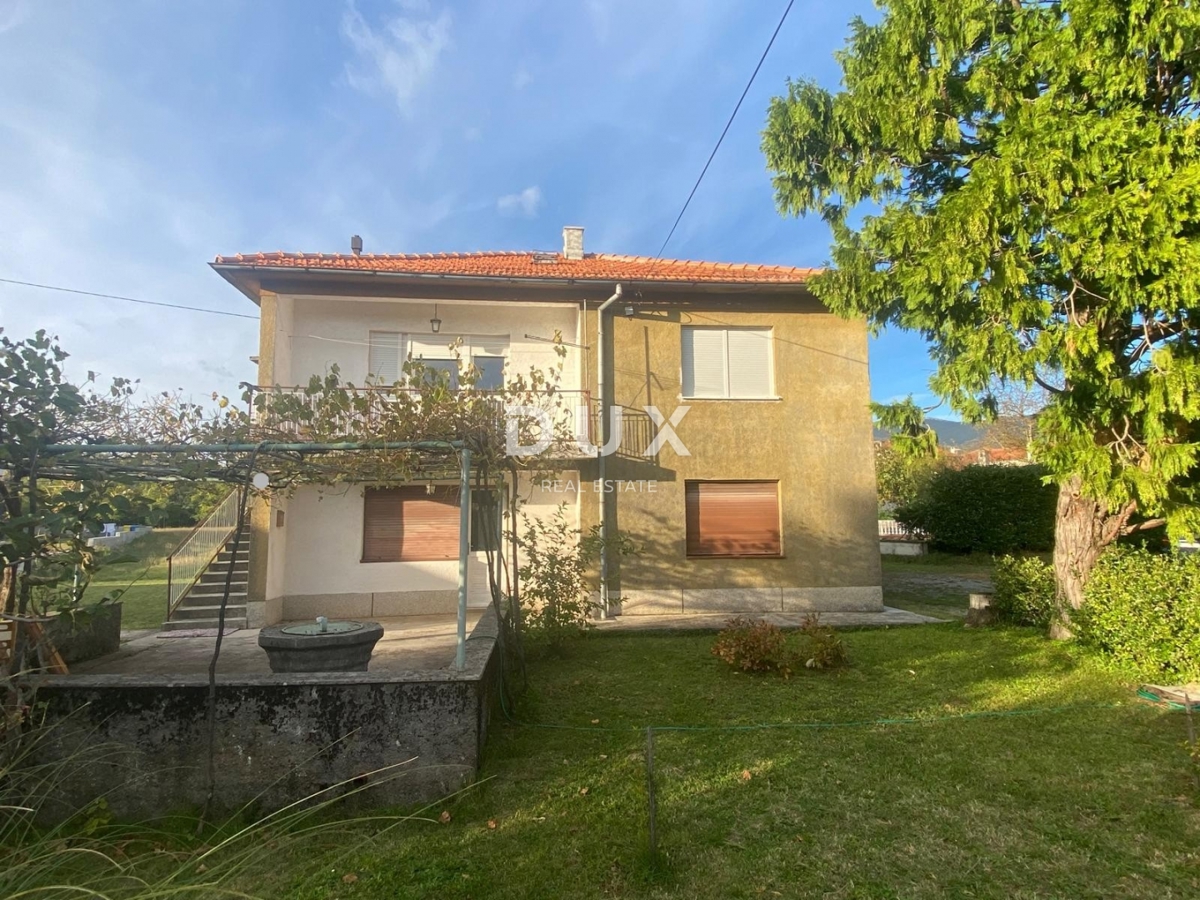 RIJEKA, DRAŽICE, CENTRO - casa indipendente con due appartamenti separati in ottima posizione + 2.200 m2 di TERRENO EDIFICABILE! OCCASIONE!