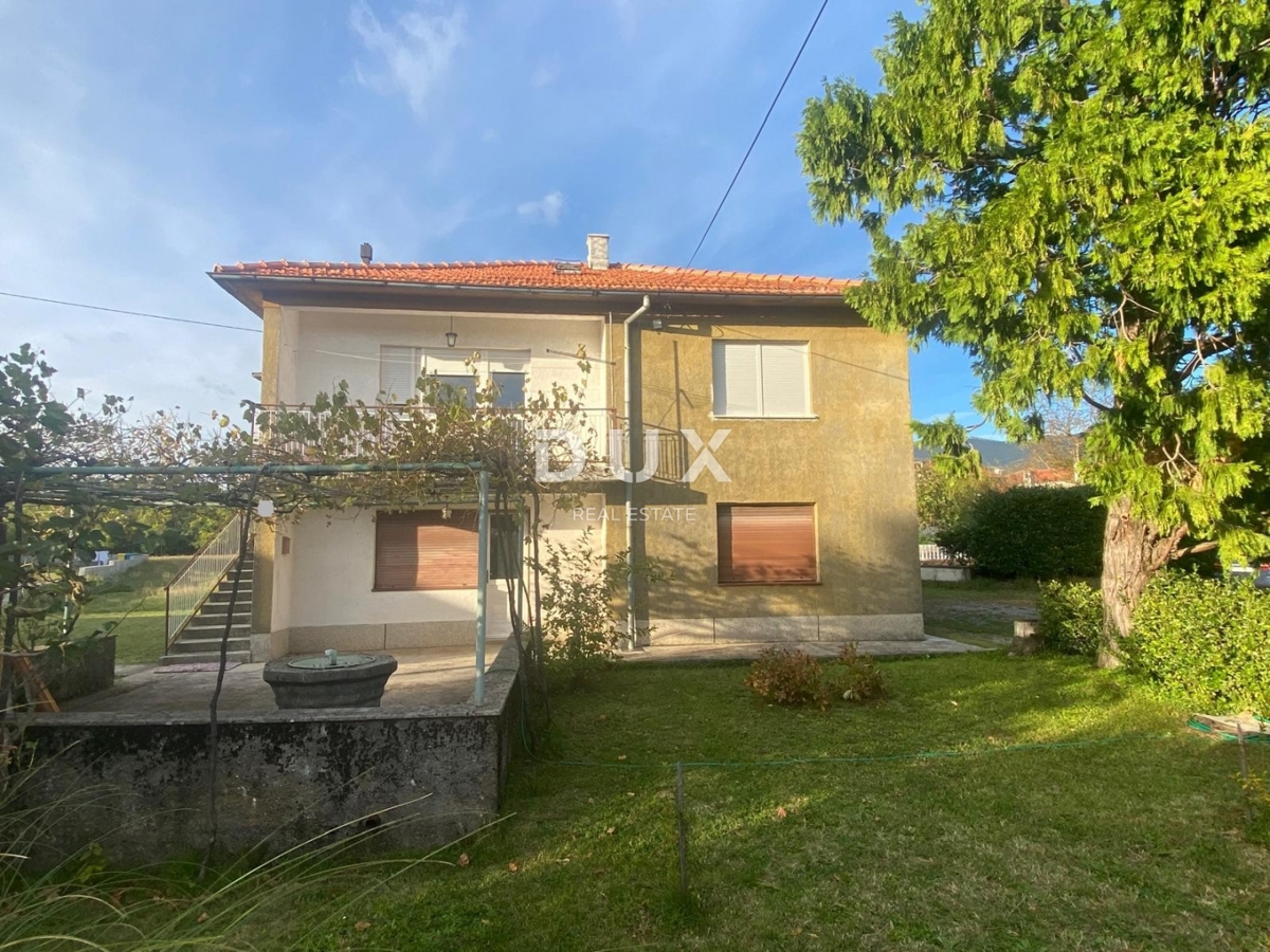 RIJEKA, DRAŽICE, CENTRO - casa indipendente con due appartamenti separati in ottima posizione + 2.200 m2 di TERRENO EDIFICABILE! OCCASIONE!