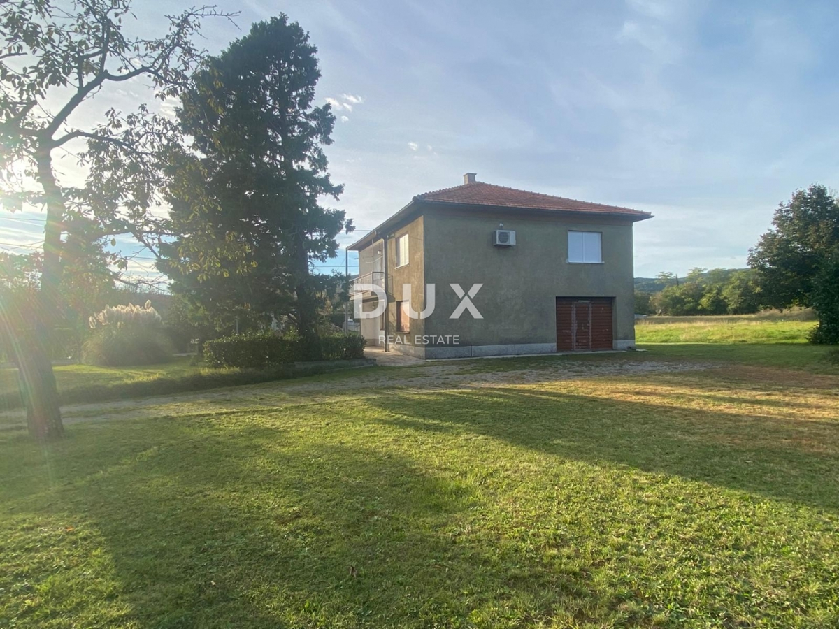 RIJEKA, DRAŽICE, CENTRO - casa indipendente con due appartamenti separati in ottima posizione + 2.200 m2 di TERRENO EDIFICABILE! OCCASIONE!