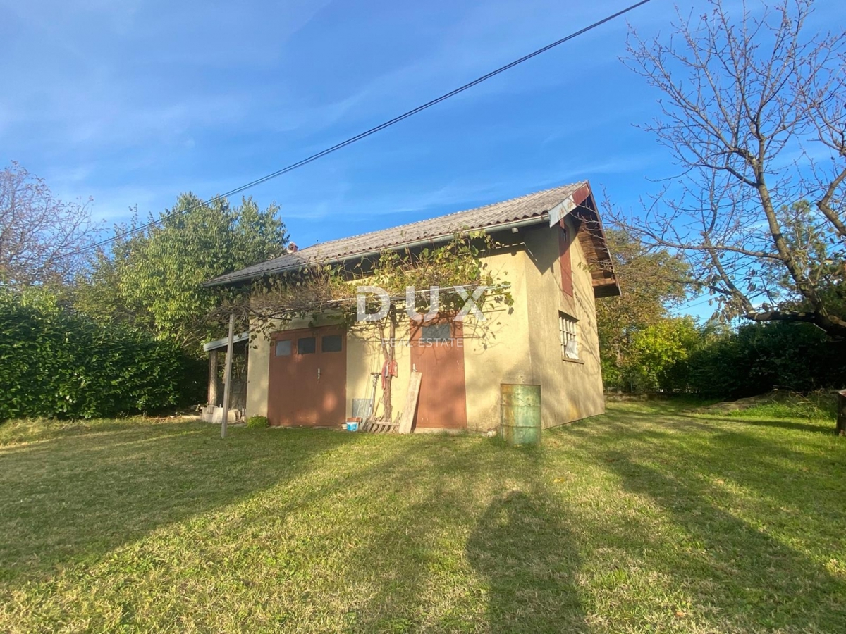 RIJEKA, DRAŽICE, CENTRO - casa indipendente con due appartamenti separati in ottima posizione + 2.200 m2 di TERRENO EDIFICABILE! OCCASIONE!